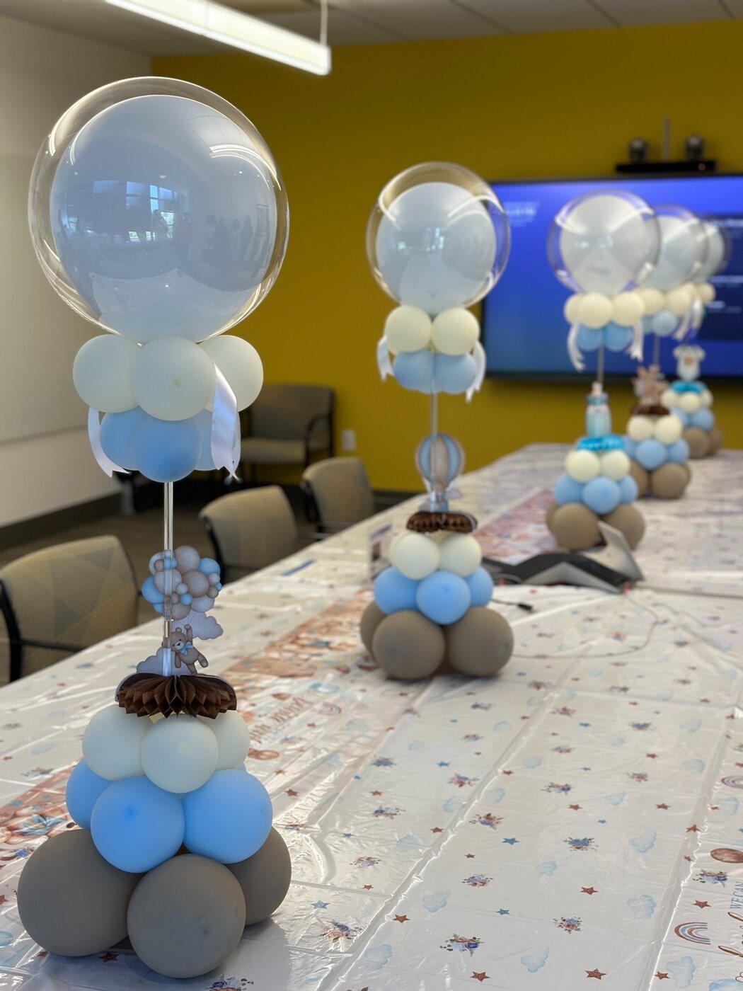 Blue balloon table centerpieces